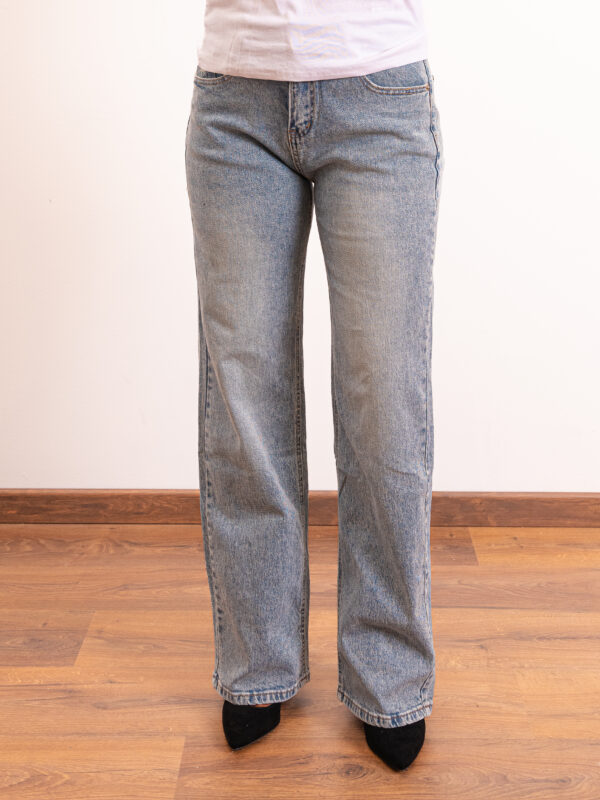 Jeans con strass posteriori - immagine 2